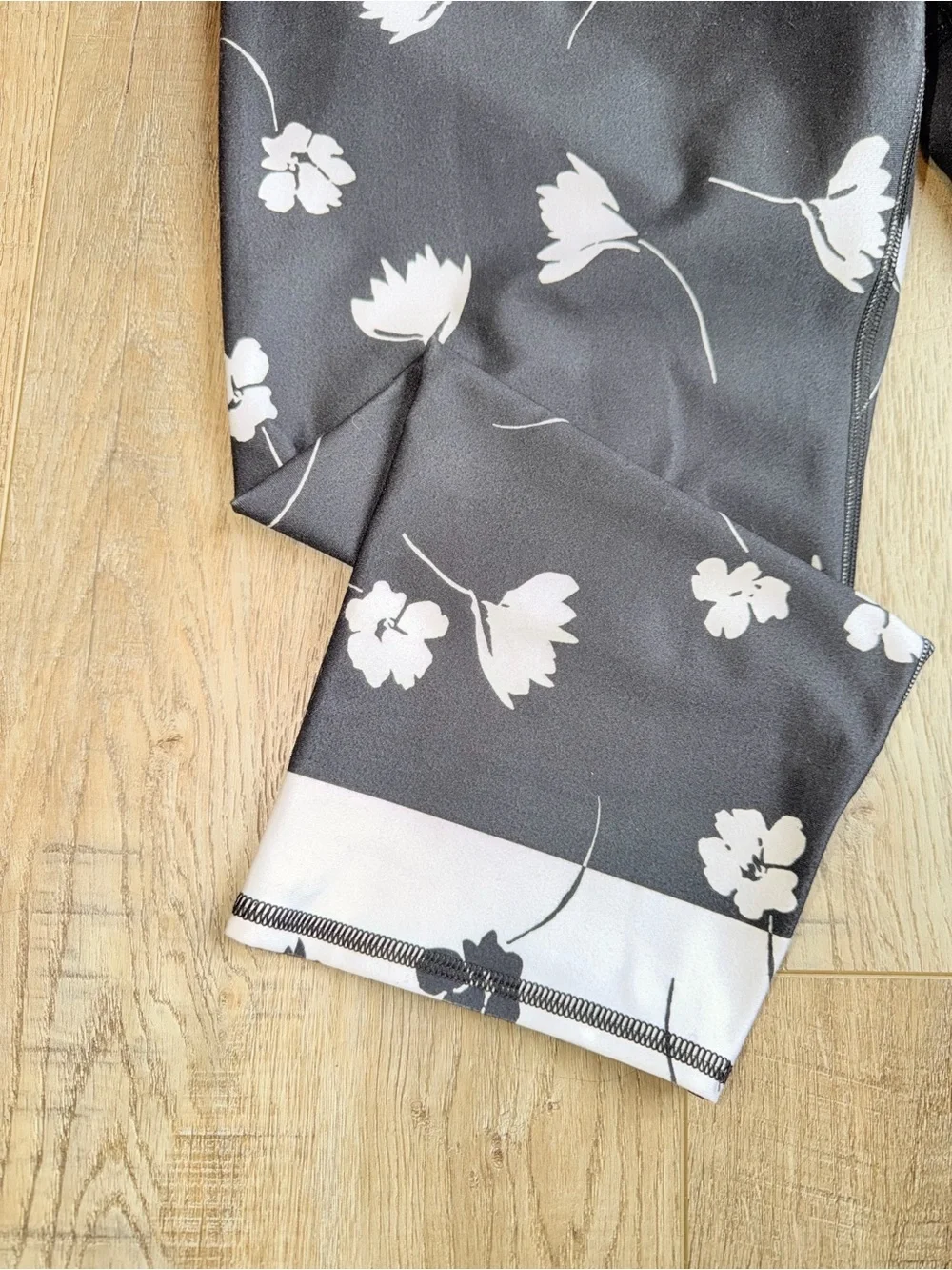 Black & White Floral Athletic Capri Leggings plus size 2X
